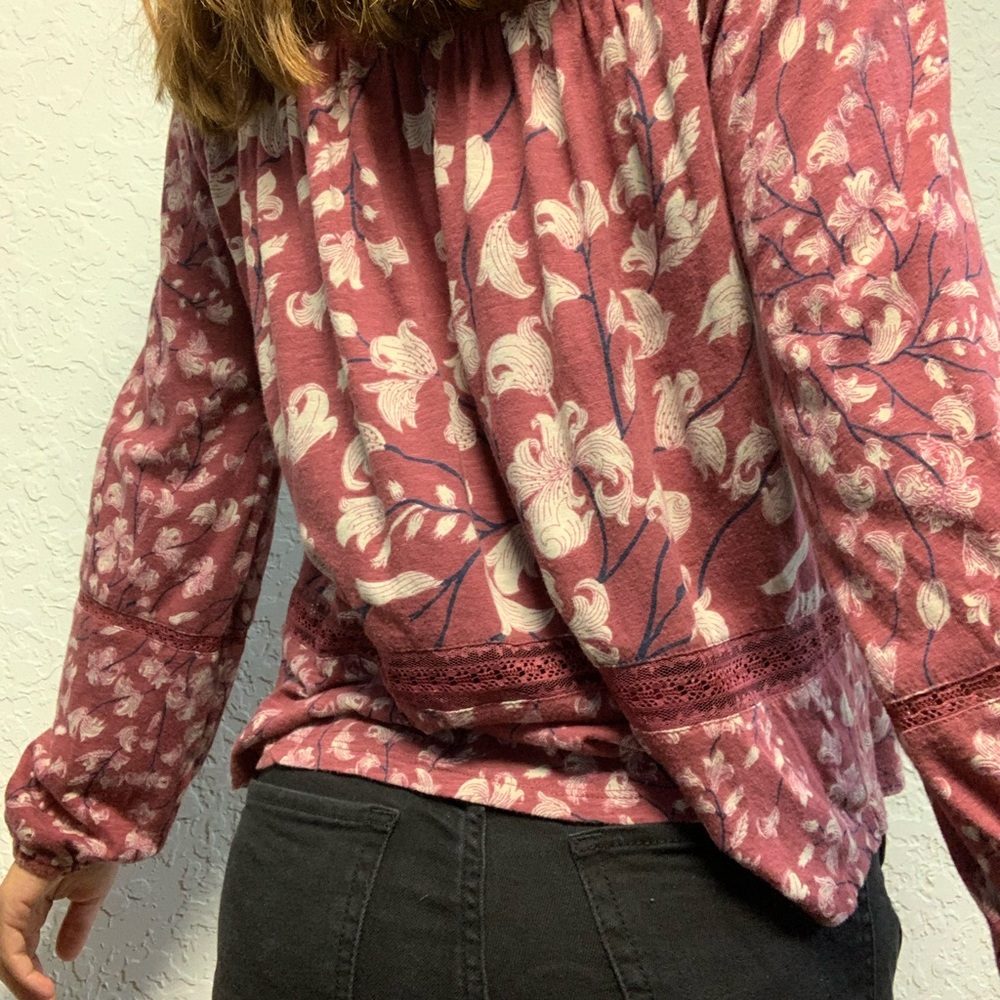 Cute floral blouse - Picture 2 of 3